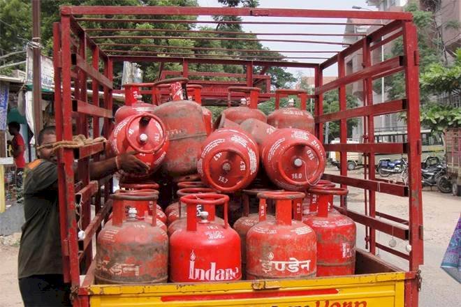 आम आदमी को बड़ा झटका, LPG Cylinder के आज फिर बढ़ गए रेट, पटना में 1000 रुपये के करीब, जानिए पूरी जानकारी