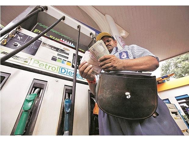 Petrol-Diesel Price Update : कीमतों में चौथे दिन उछाल, जानिए 1 लीटर तेल के लिए कितने लगेंगे रुपए