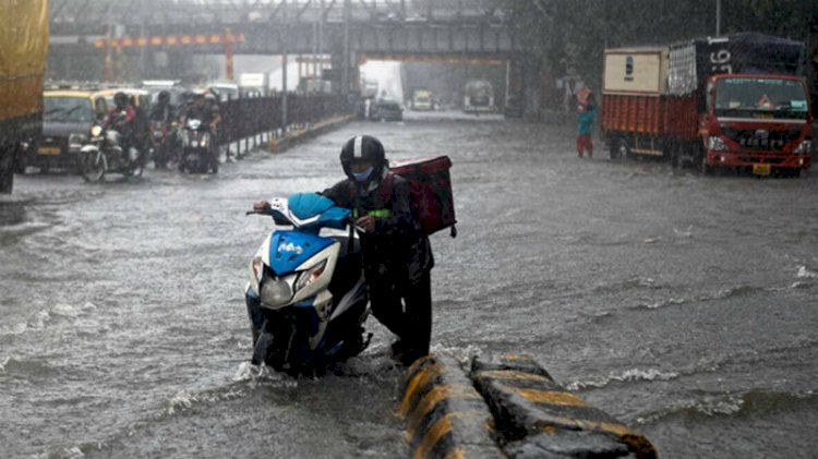 दिल्लीवासियों को आज गर्मी से मिल सकती है हल्की राहत, जानिए कहां-कहां हो सकती है बारिश