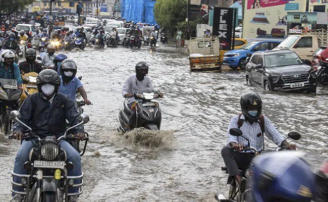 तेलंगाना और महाराष्ट्र में भारी बारिश से बुरा हाल,  77 लोगों की हो गई मौत, 5,000 करोड़ रुपये से अधिक का नुकसान 