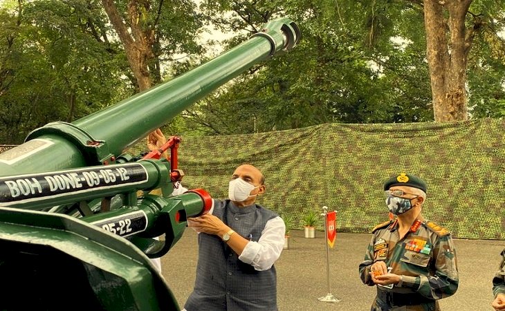 रक्षा मंत्री राजनाथ सिंह दशहरे के मौके पर  शस्त्र पूजा कर बोले, किसी को एक इंच जमीन भी नहीं लेने देंगे