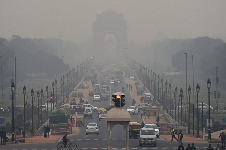 Delhi Air Pollution: हर दिन बिगड़ रही है वायु की गुणवत्ता, 447 पहुंचा एक्यूआई