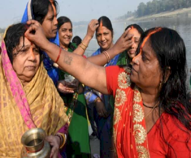 आस्था का महापर्व छठ की धूम, यूपी में नहाय खाय के साथ पूजा की शुरूआत