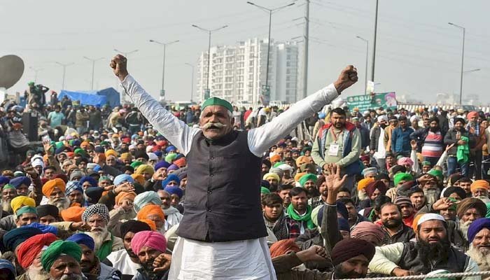 पंचायत ने प्रस्ताव किया पारित, कहा-  हर घर से एक व्यक्ति जाएगा दिल्ली, नहीं तो लगेगा जुर्माना 