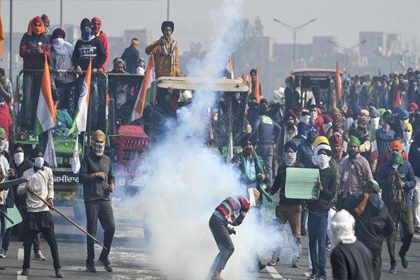 26 January Violence: दिल्ली हिंसा मामले में 3 और गिरफ्तार, बुराड़ी और लाल किले पर हुई हिंसा की घटनाओं में थे शामिल