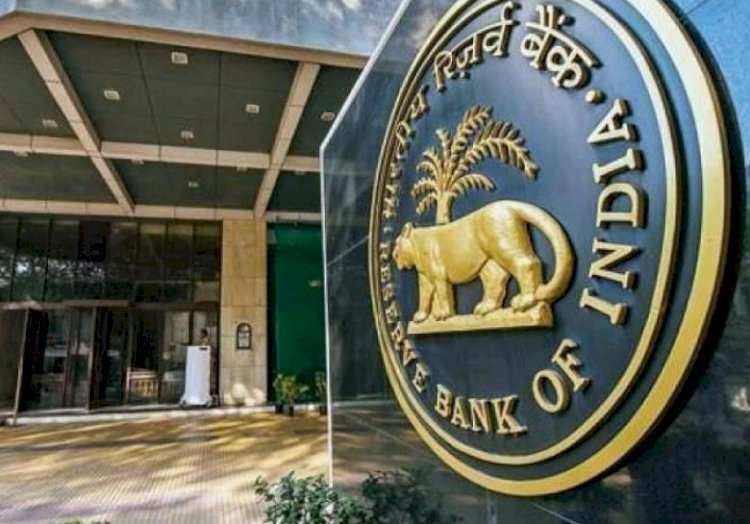 RBI ने अब इस बैंक पर लगाया प्रतिबंध, जानिए कितने रुपये निकाल सकते हैं ग्राहक