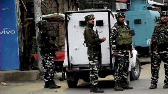 Pulwama Encounter : सुरक्षाबलों ने दो आतंकियों को मार गिराया, सर्च ऑपरेशन जारी