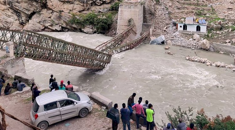 Video Kinnaur Landslide Accident : किन्‍नौर में मलबे से 13 शव निकाले, बस पूरी तरह चकनाचूर, लोगों की तलाश जारी