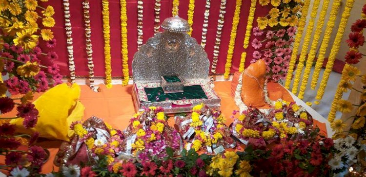 Ayodhya :492 वर्षों के लंबे इंतजार के बाद 21 किलो चांदी के झूले पर विराजमान हुए रामलला, भक्तों की भारी भीड़