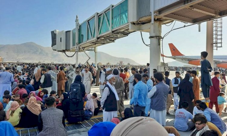 भूख से तड़प रहे है लोग, Kabul Airport में ₹3000 में मिल रहा एक बोतल पानी; ₹7500 में चावल की प्लेट 