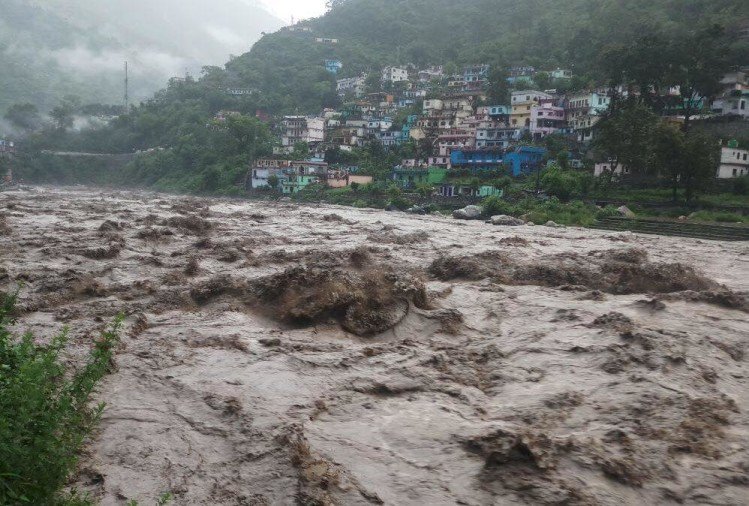 Uttarakhand News: चमोली में बादल फटने से मची तबाही, राहत व बचाव कार्य जारी