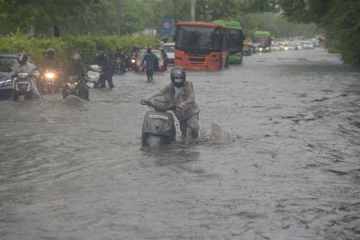 देश के कई हिस्सों में बाढ़ का कहर, महाराष्ट्र में 13 लोगों की गई जान, जानिए अन्य राज्यों के हाल