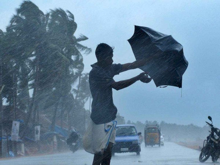 Weather Update: केरल में कई जगहों पर भारी बारिश, IMD ने जारी किया 5 जिलों में रेड अलर्ट