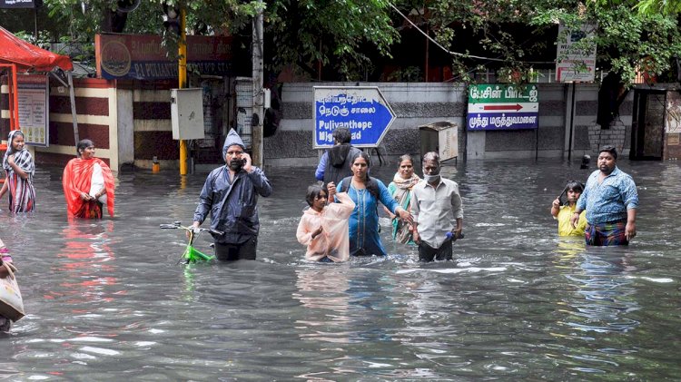 Chennai : छह साल के बाद फिर से बारिश का कहर, मकानों में घुसा पानी, 4 टीमों को किया तैनात