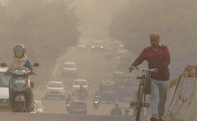 बढ़ते प्रदूषण पर सुप्रीम कोर्ट हुआ सख्‍त, कहा- कल बुलाएं आपात बैठक, बुधवार को दें इसकी जानकारी