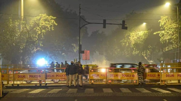 Delhi Weekend Curfew: दिल्‍ली में आज रात 10 बजे से लागू होगा वीकेंड कर्फ्यू, जानें क्‍या हैं गाइडलाइंस