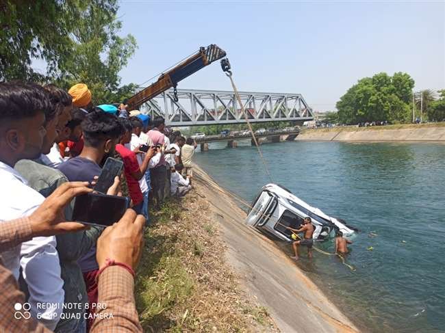 पंजाब में बड़ा हादसा, भाखड़ा नहर में डूबी राजस्थान नंबर की कार, दो महिलाओं व एक बच्चे समेत 5 शव मिले